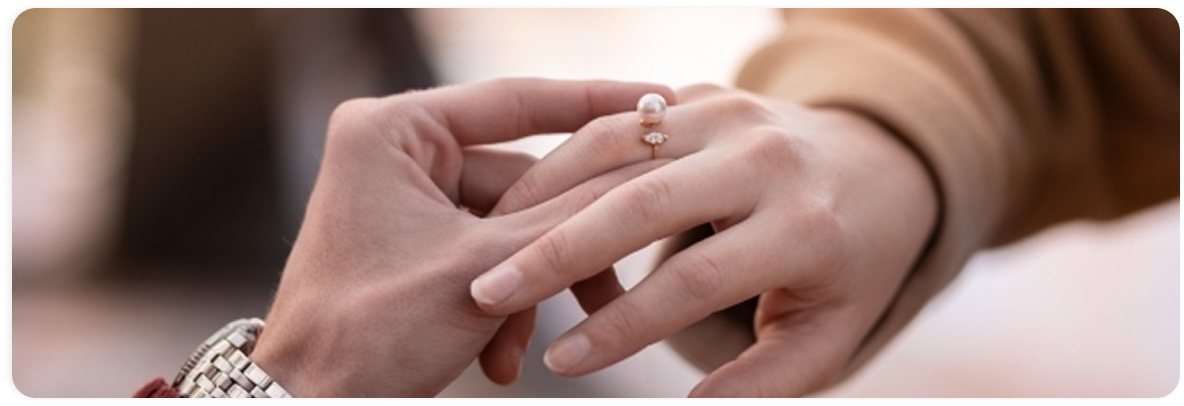 Engagement ring showcase