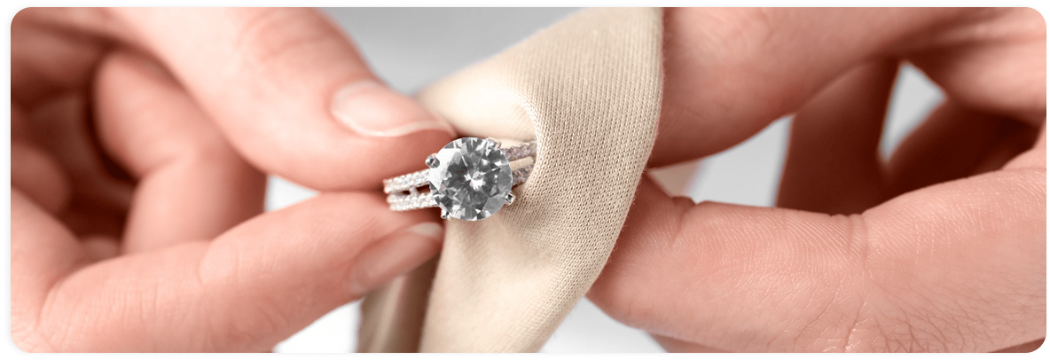 Engagement ring showcase