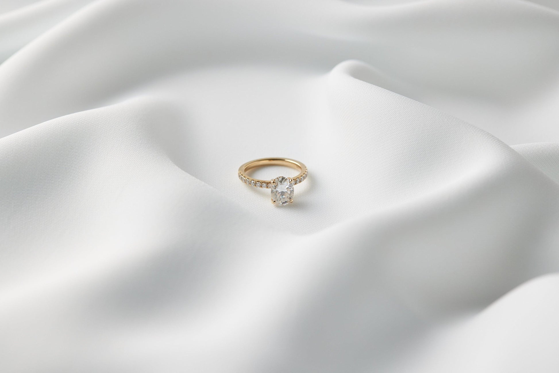 Oval Full Pavé Diamond Engagement Ring - Moissanite Engagement Rings
