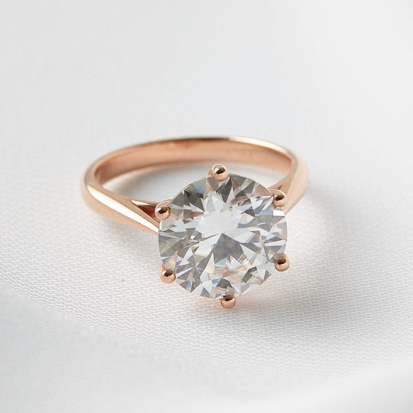 Round Solitaire Diamond Engagement Ring | Moissanite Engagement Rings