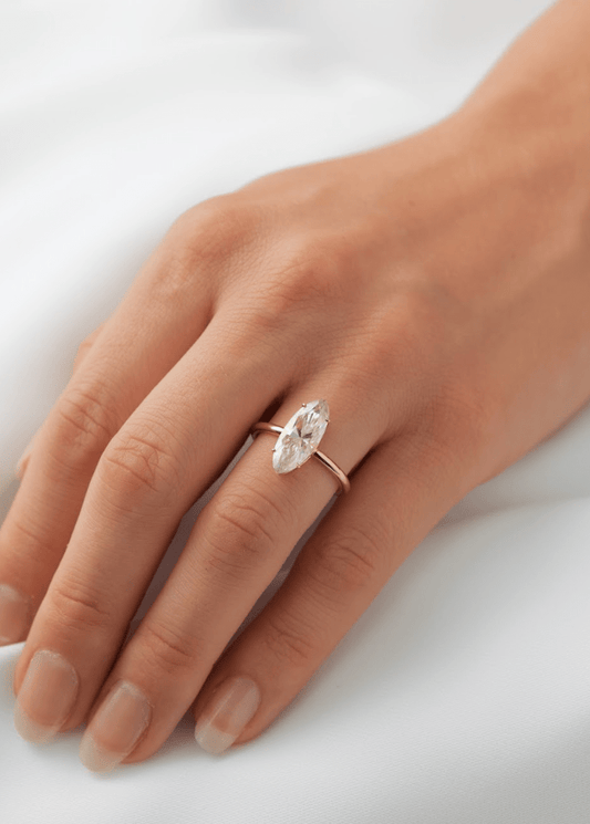 Can I find rose gold, yellow gold, and white gold options in Guthrie Jewellery's collection? - Moissanite Engagement Rings