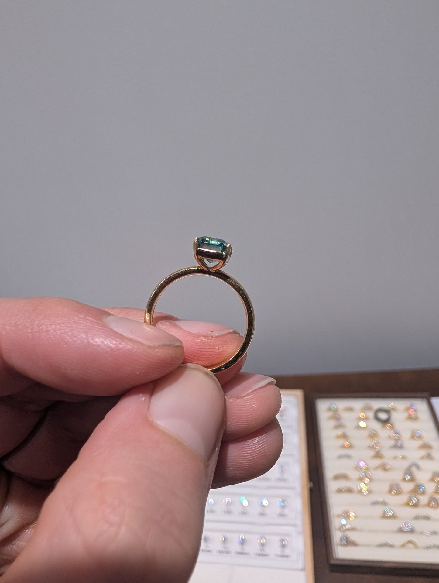 2ct Emerald Blue-green Moissanite 18K Yellow Gold Size L