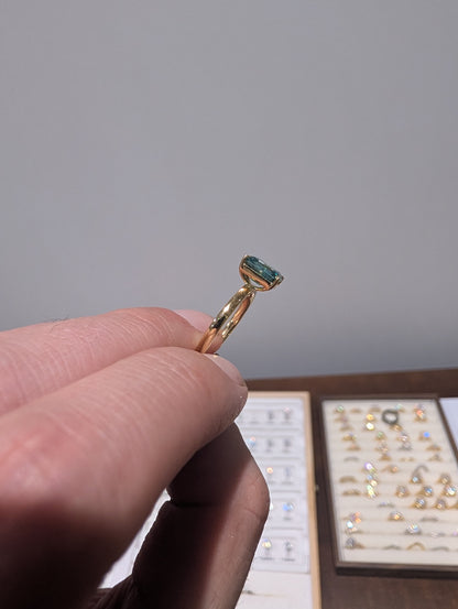 2ct Emerald Blue-green Moissanite 18K Yellow Gold Size L