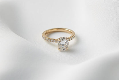Oval Full Pavé Diamond Engagement Ring - Moissanite Engagement Rings