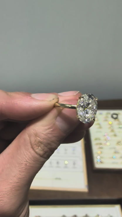 3 Carat Oval Moissanite | Solitaire design Size L 18k Yellow gold