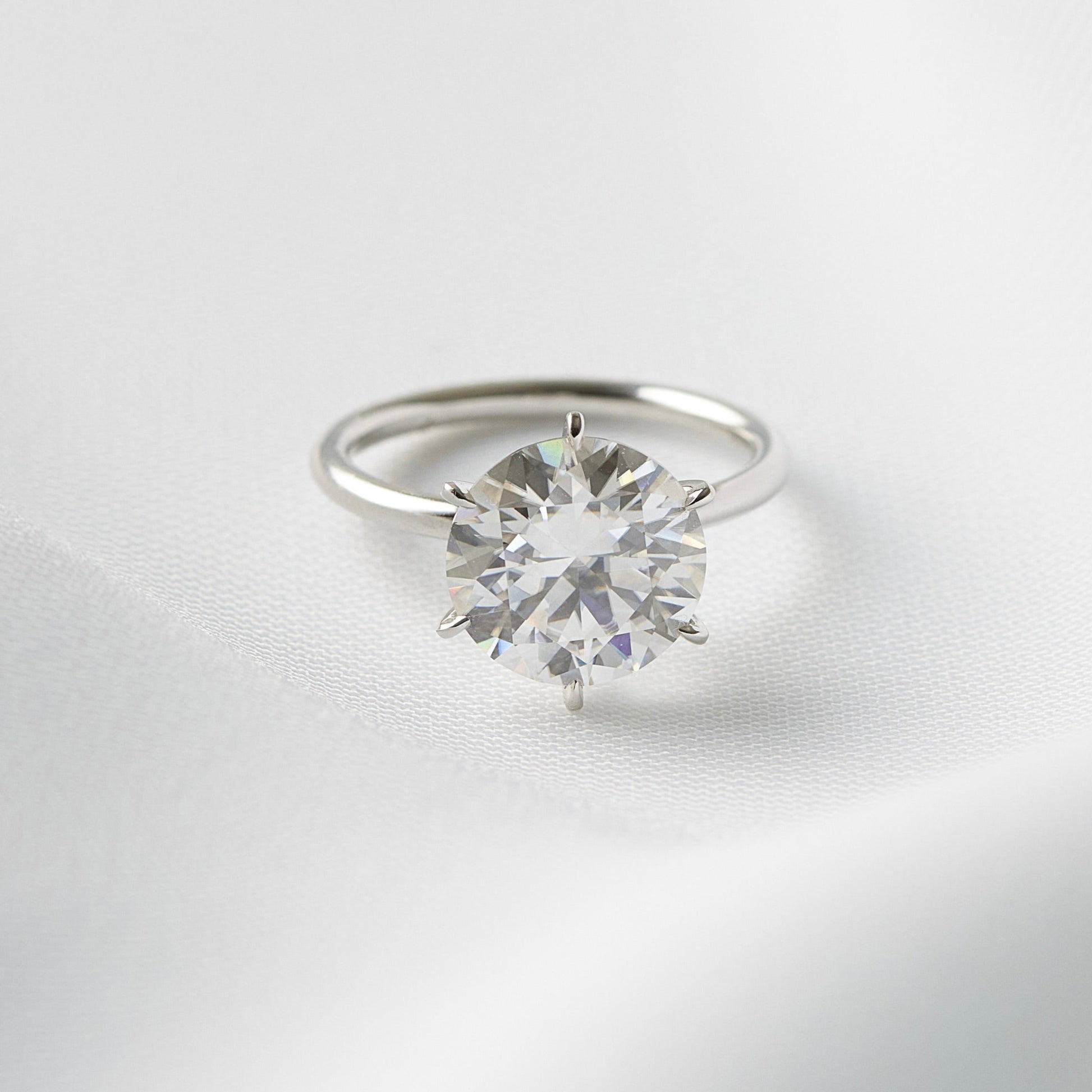 diamond, round cut solitaire, platinum band, engagement ring | Moissanite Engagement Rings 